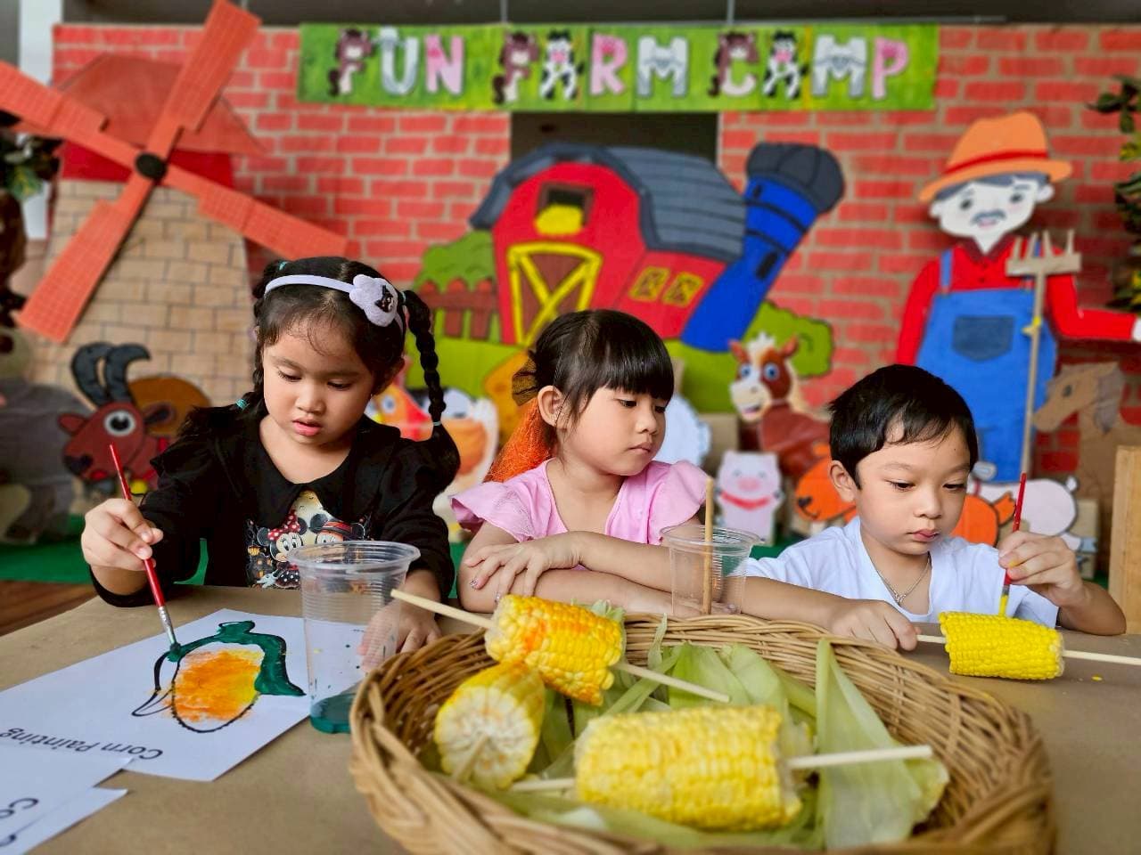 นักเรียนมีส่วนร่วมในกิจกรรมการเรียนรู้แบบลงมือปฏิบัติ