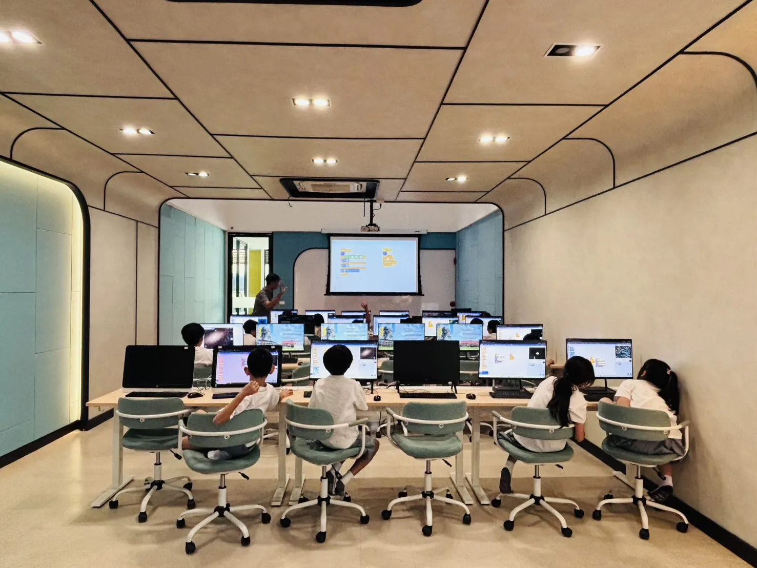 ห้องปฏิบัติการนวัตกรรม AI และหุ่นยนต์ขั้นสูง